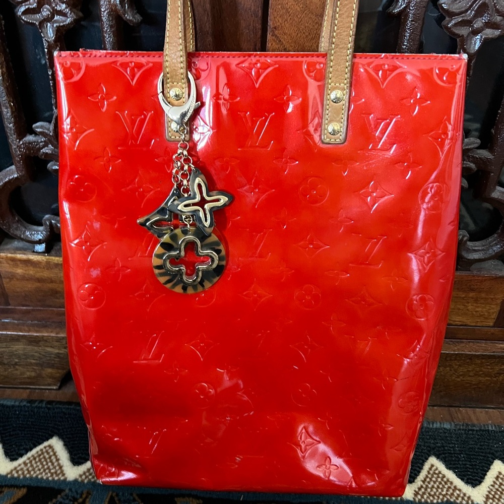 *Sold* Louis Vuitton Vernis Red Patent Leather Tote Handbag Authenticated! - Picture 3 of 16